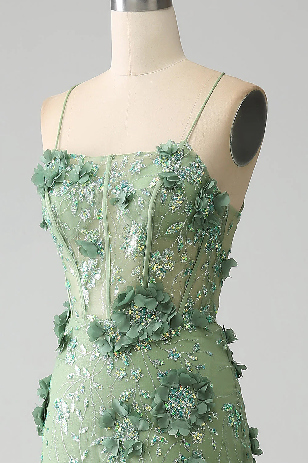 Vestido de fiesta de sirena con tirantes finos, corsé verde y apliques