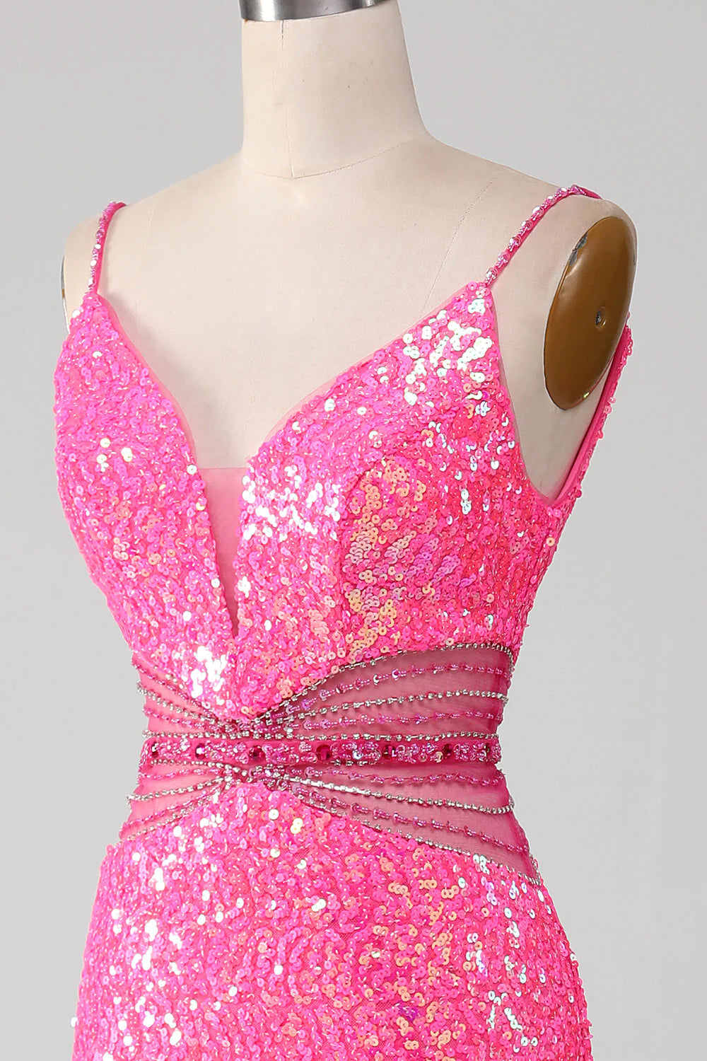 Vestido de fiesta de sirena con tirantes finos en rosa intenso y purpurina, con cintura de cuentas