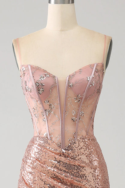 Vestido de fiesta con corsé fruncido de lentejuelas y cuentas de sirena en oro rosa con abertura lateral