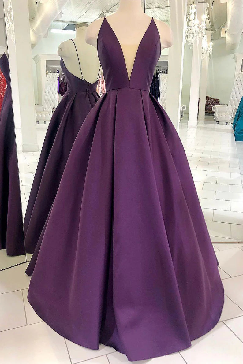 Langes Ballkleid aus Satin