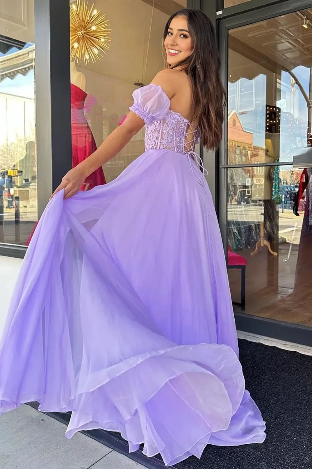 Vestido de fiesta con escote en forma de corazón, corsé y apliques