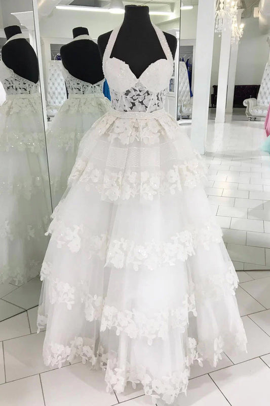 Langes Ballkleid mit Tüll-Spitzenapplikation am Hals