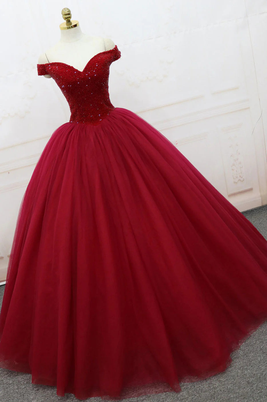 Vestido de fiesta largo de tul con hombros descubiertos