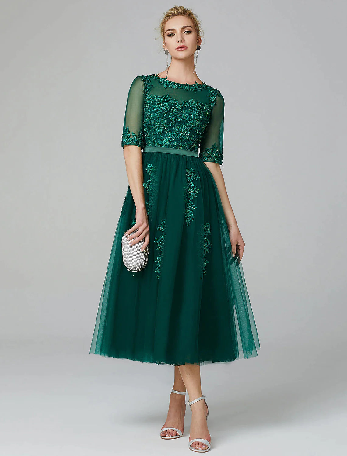 Vestido formal de noche con corte A y brillo, estilo Kentucky Derby, largo hasta la rodilla, sin mangas, cuello ilusión, para invitadas de boda de otoño, con encaje sobre tul y apliques de lentejuelas.