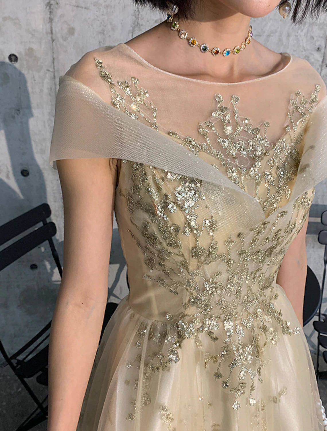 Vestido de Madre de la Novia de Corte A para Invitadas de Boda Elegante Cuello Joya Largo hasta el Suelo Tul Manga Corta con Pliegues Apliques