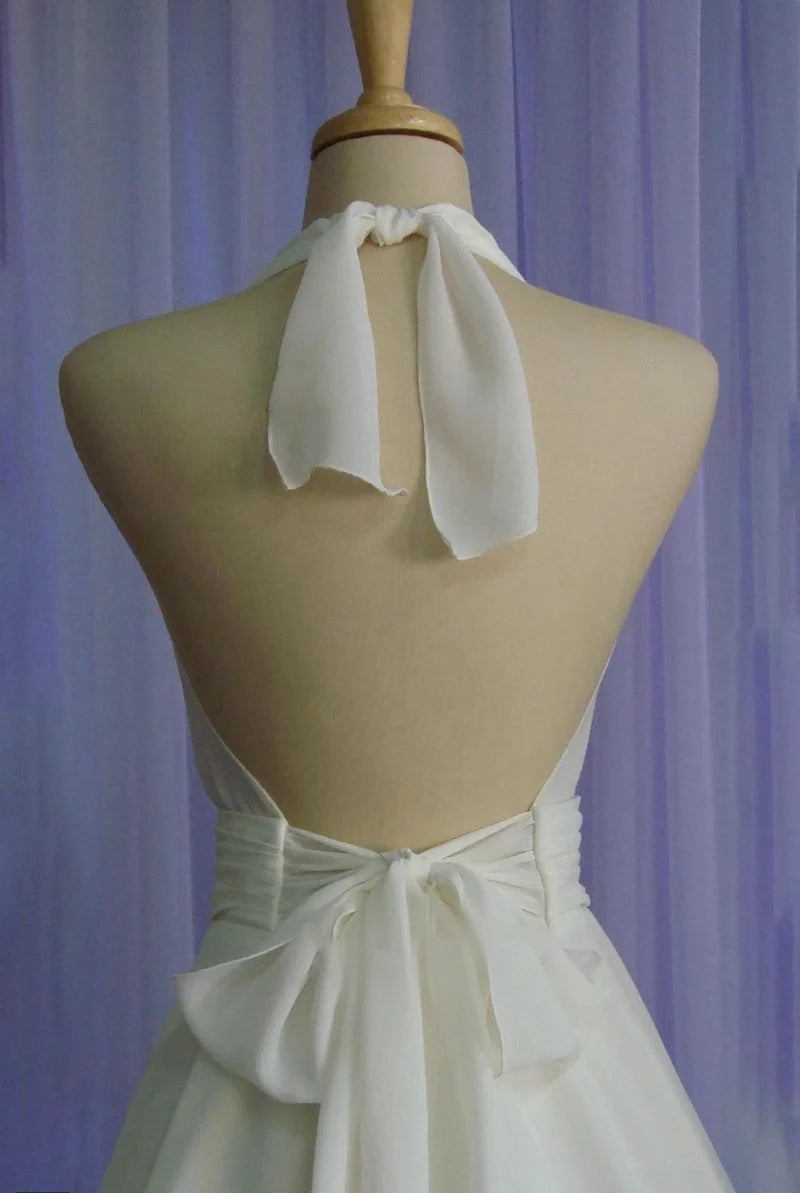 Vestido de novia de gasa con cuello de té