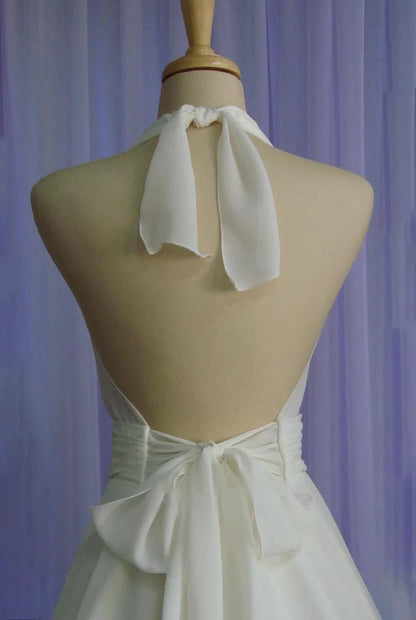 Vestido de novia de gasa con cuello de té