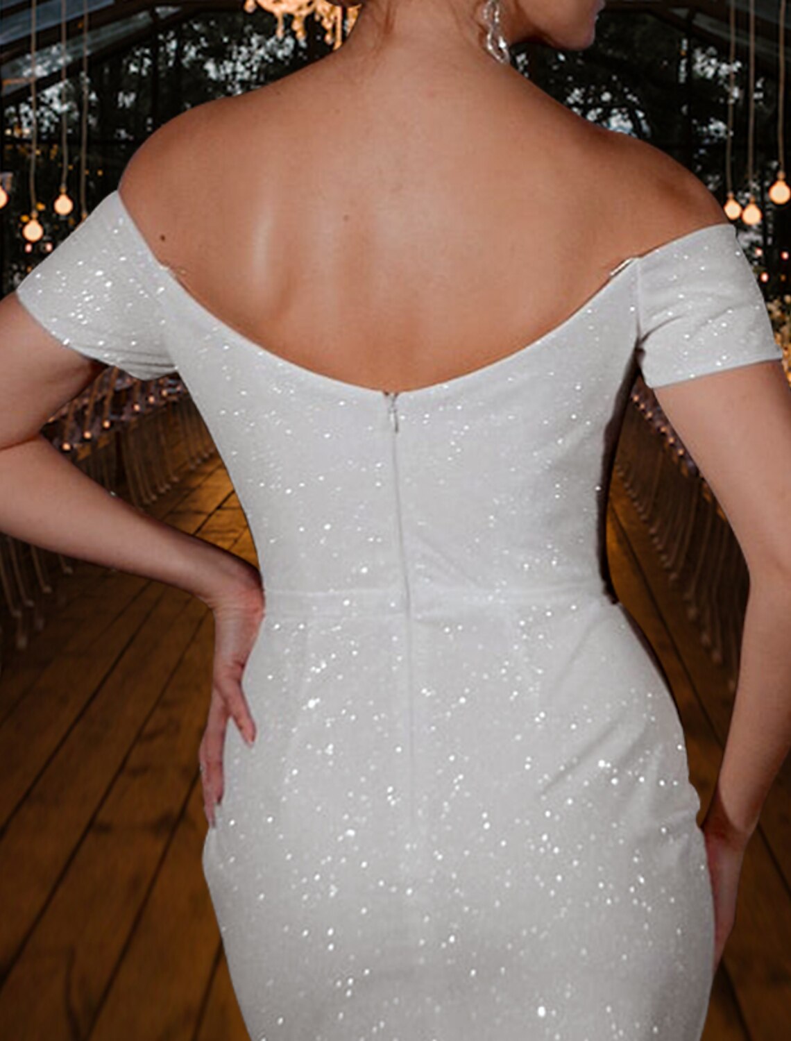 Bachelorette Party Sparkle &amp; Shine Kleine weiße Kleider Brautkleider Etui / Spalte Off Schulter Flügelärmeln Tee Länge Pailletten Brautkleider mit geraffter Split Front