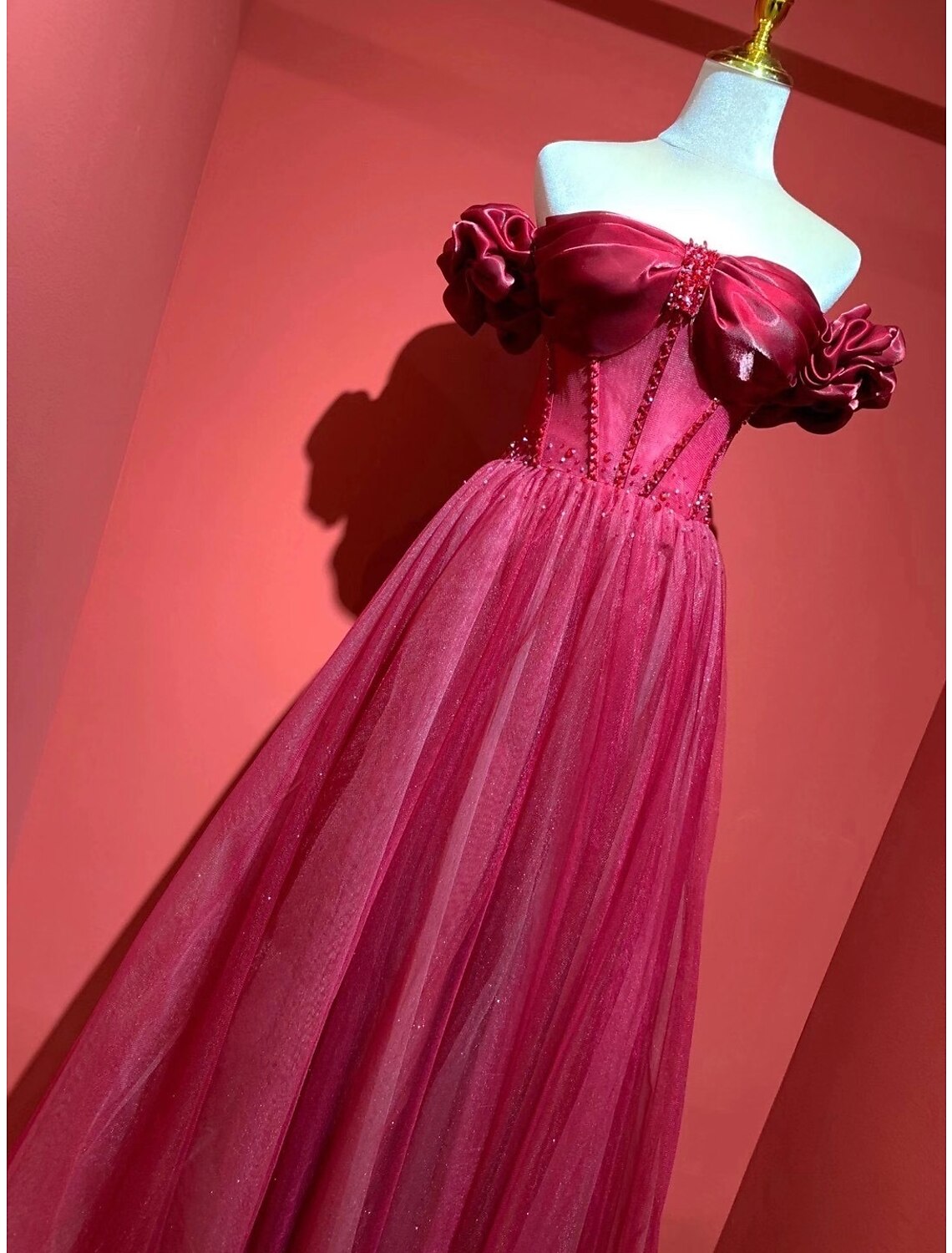 Vestidos de fiesta de corte A, estilo imperio, formales de noche, con cola larga y mangas cortas, escote corazón, tul con pliegues y abalorios