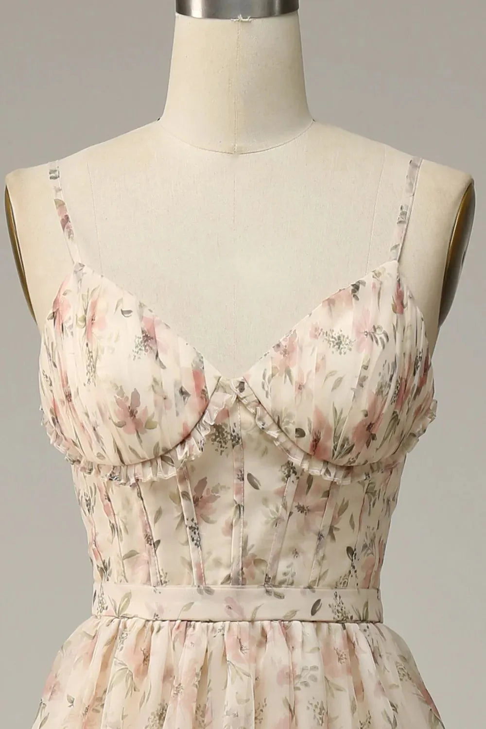 Vestido de fiesta largo hasta el suelo con tirantes finos y corte en A con abertura