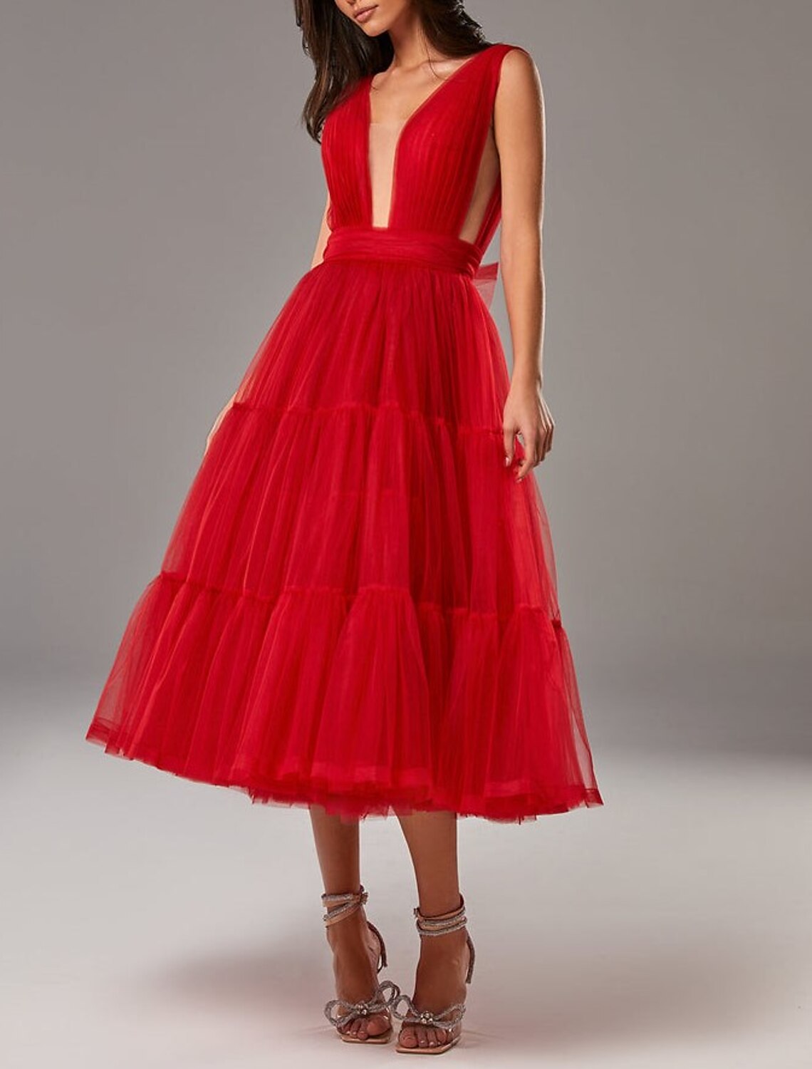 Vestidos de fiesta de corte A, estilo princesa, para invitadas de boda, para graduación, largo hasta la rodilla, sin mangas, cuello en V, tul con lazo(s) y pliegues.