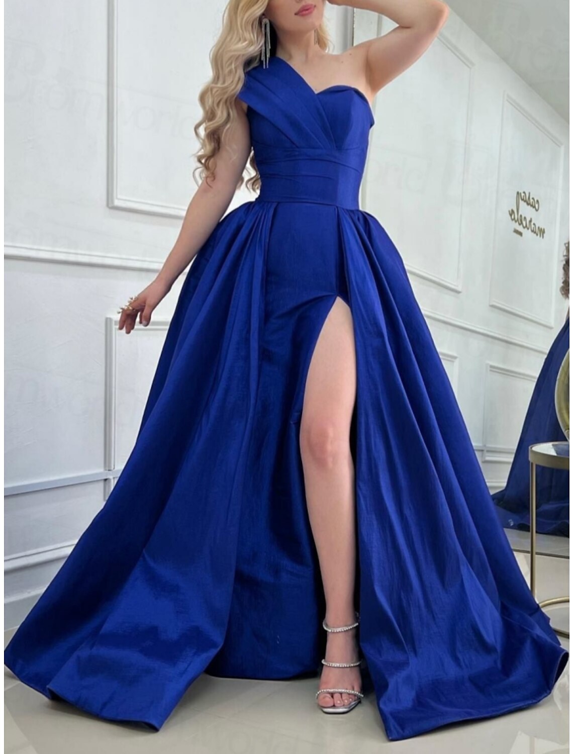A-Line Prom Dresses Elegant Dress Formal Sweep / Brush Train Sleeveless One Shoulder Satin with Pleats Slit