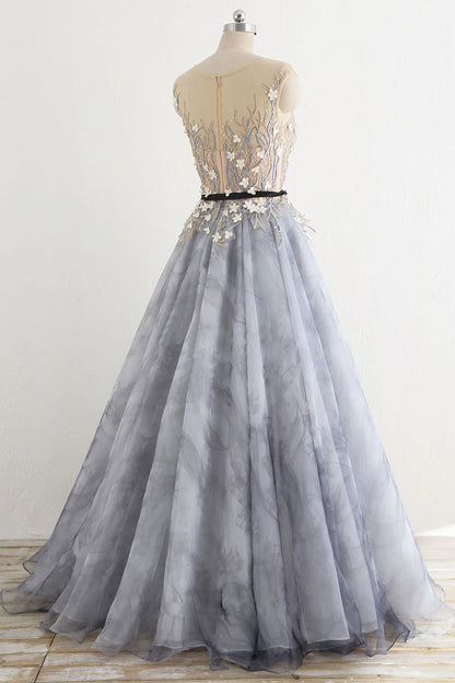 Vestido de fiesta largo de tul con cuello redondo