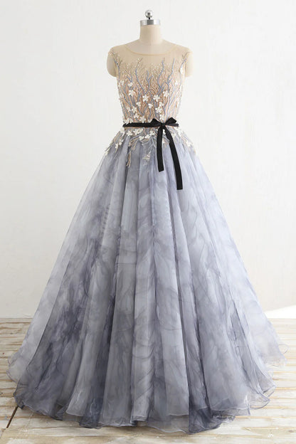 Vestido de fiesta largo de tul con cuello redondo