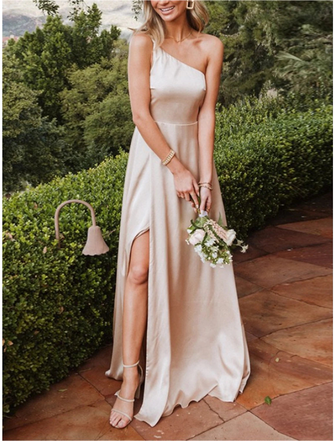 Vestido de dama de honor con corte tubo/columna, un hombro, sin mangas, elegante, largo hasta el suelo, charmeuse con abertura frontal/color sólido
