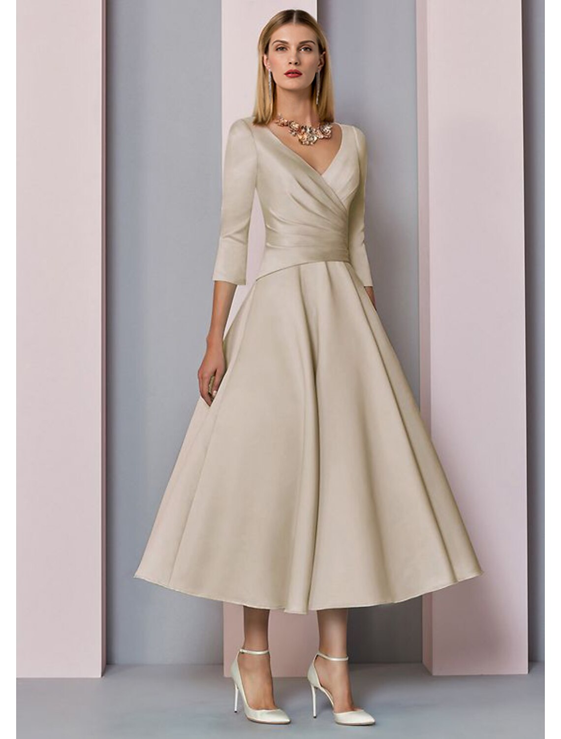 Vestido de madre de la novia de corte A para invitada de boda de otoño, estilo vintage, talla grande, elegante, escote en V, largo hasta la rodilla, satén, manga 3/4 con pliegues