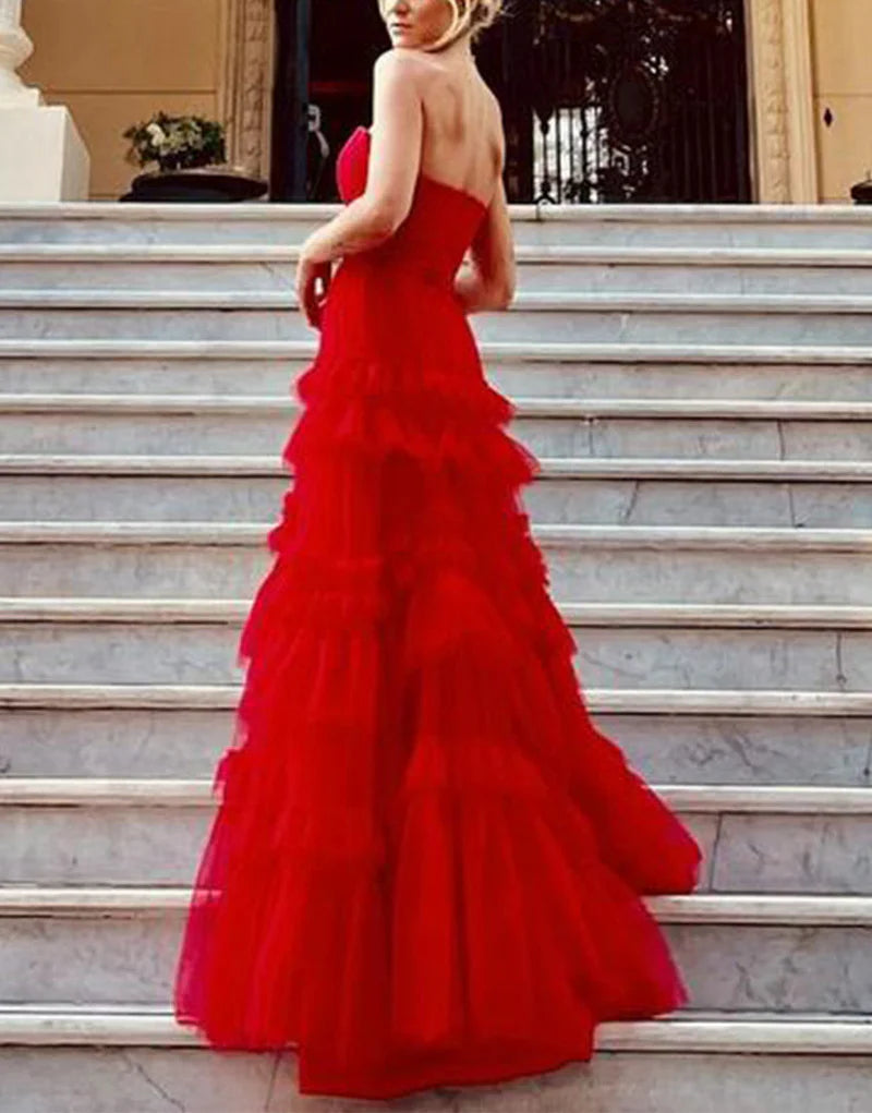 A-Linien-Ballkleid aus trägerlosem Tüll mit Rüschen