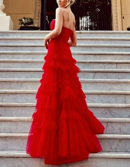 A-Linien-Ballkleid aus trägerlosem Tüll mit Rüschen