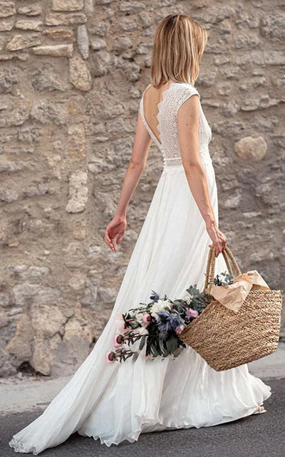 Vestido de novia de gasa con escote en V profundo, encaje, manga corta y corte en A