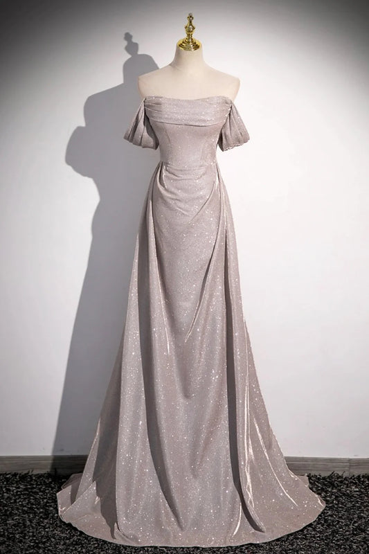 Vestido de noche largo con cola larga, mangas cortas y hombros descubiertos con volantes y lentejuelas