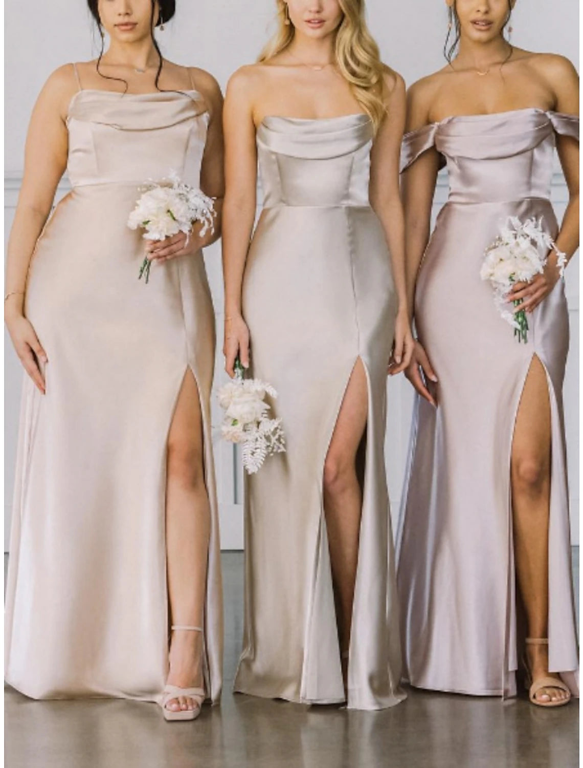 Vestido de dama de honor de corte A, tirantes finos, sin tirantes, hombros descubiertos, sin mangas, elegante, largo hasta el suelo, satén elástico con abertura frontal y fruncido.