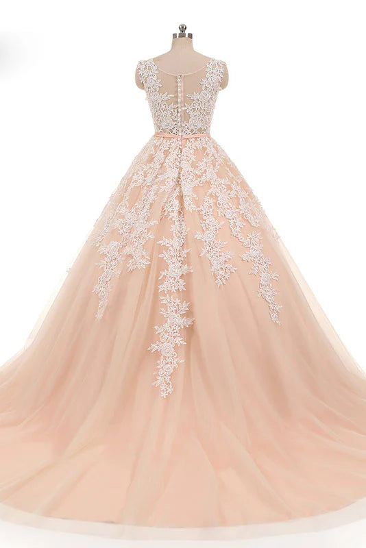 Langes Ballkleid aus Tüllspitze mit Rundhalsausschnitt