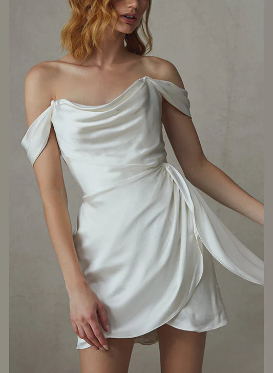 Vestidos de novia cortos de satén con efecto seda y hombros descubiertos