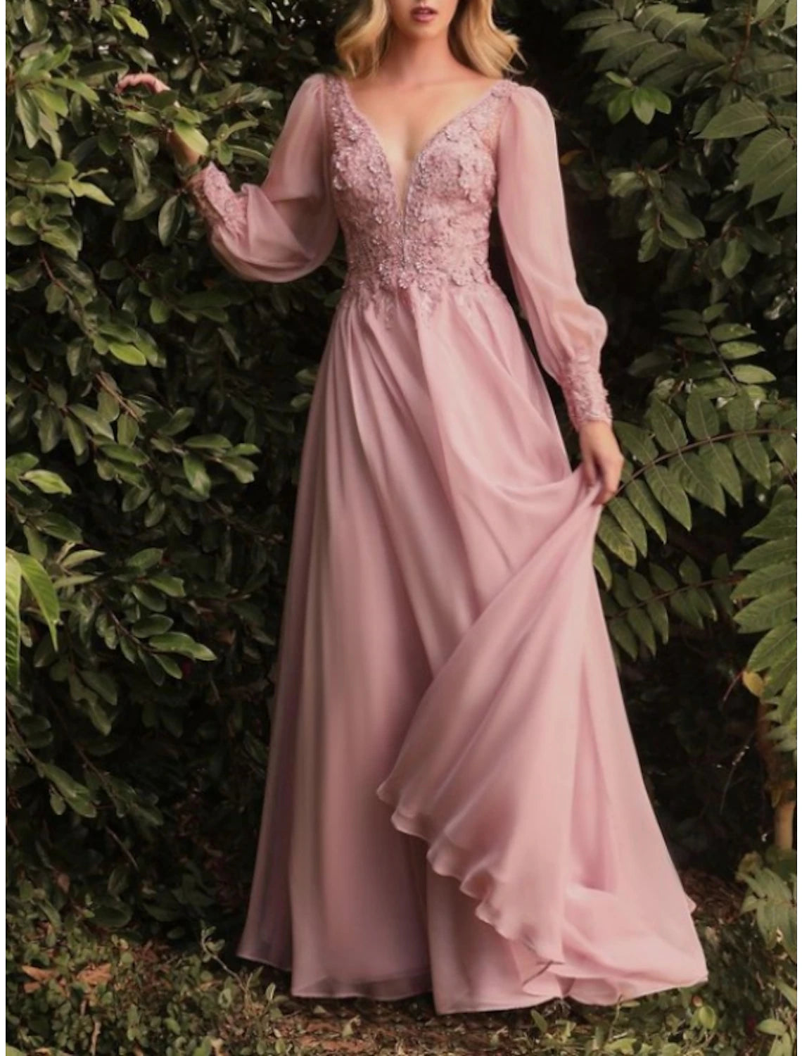 Vestido elegante de dama de honor con escote en V, largo hasta el suelo, manga larga, con apliques plisados y corte en forma de tubo.