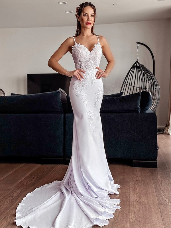 Vestidos de novia con escote trompeta/sirena, tirantes finos, apliques, crepé elástico, sin mangas, cola catedral
