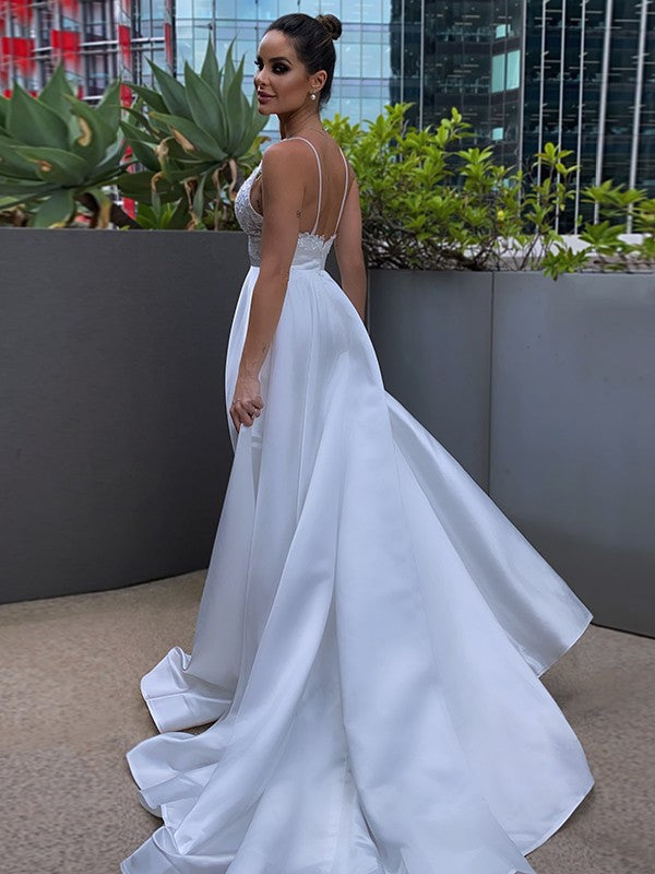 Vestidos de novia de corte A/princesa, escote en V, satén, apliques, sin mangas, cola larga