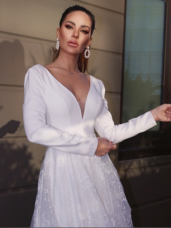 Vestidos de novia de corte A/princesa, escote en V, mangas largas, apliques de encaje y cola larga