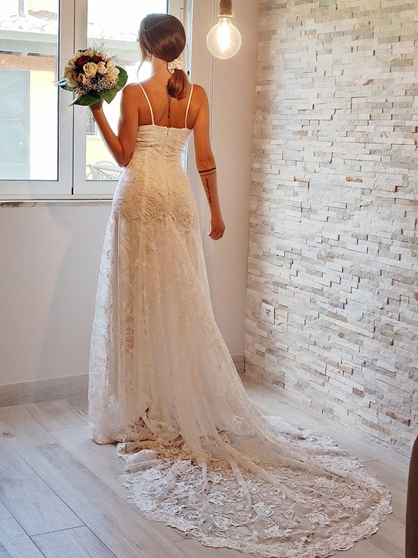 Vestidos de novia con escote tubo/columna, apliques de encaje, tirantes finos, sin mangas y cola de corte