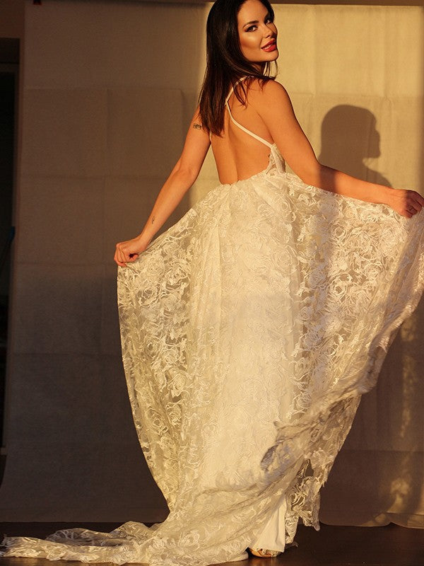 Vestidos de novia de corte A/princesa con apliques de encaje, escote en V, sin mangas y cola larga