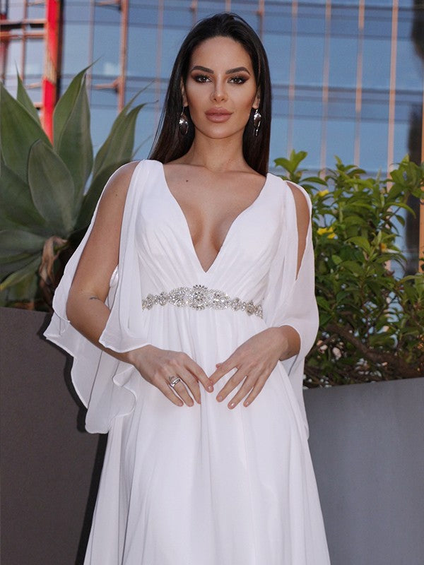 Vestidos de novia de corte A/princesa, de gasa, con faja/cinturón, escote en V, mangas 3/4 y cola larga