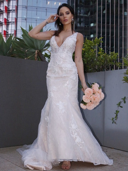 Trumpet/Mermaid Lace Applique V-neck Sleeveless Sweep/Brush Train Wedding Dresses