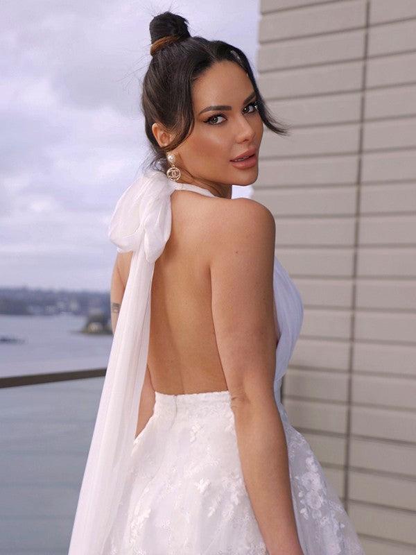 Vestidos de novia de corte A/princesa con encaje fruncido, cuello halter, sin mangas y hasta el suelo