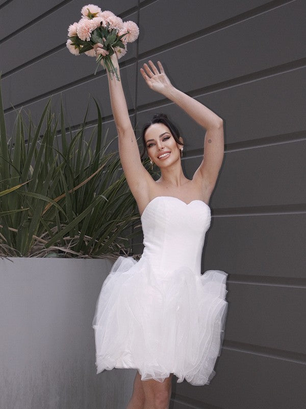 Vestidos de novia cortos/mini de corte A/princesa, de organza, fruncidos, escote corazón, sin mangas