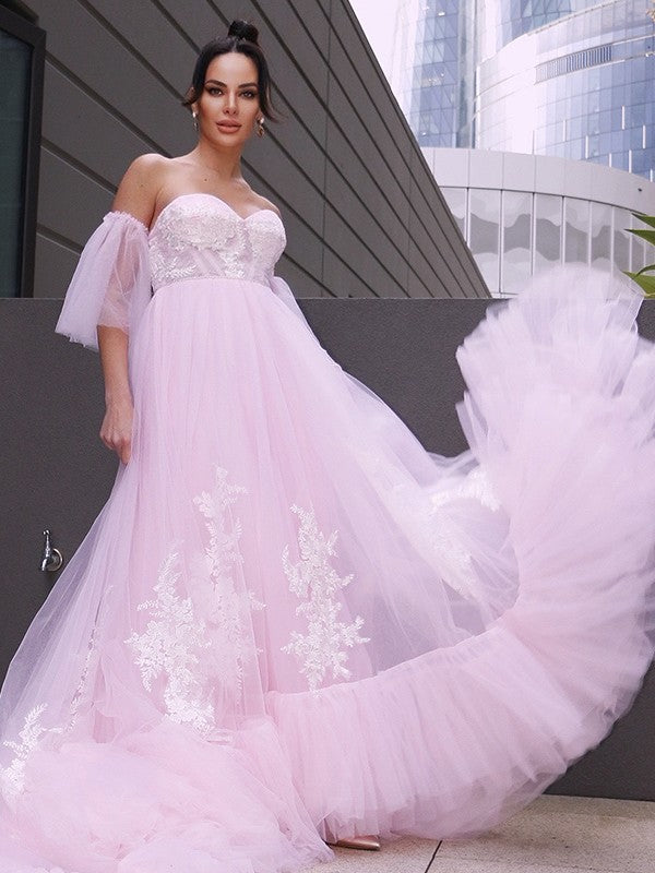 Vestidos de novia de corte A/princesa con apliques de tul, escote corazón, mangas cortas y cola corte