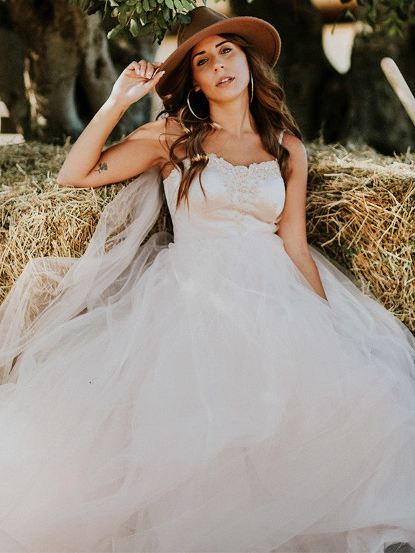 Vestidos de novia de corte A/princesa, de tul, con volantes, tirantes finos, sin mangas y cola larga