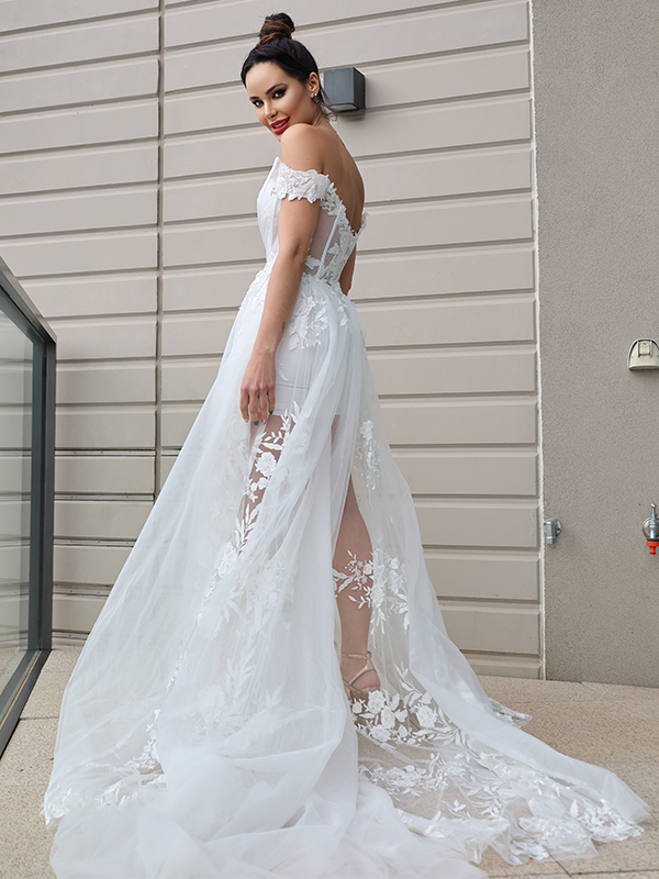 Vestidos de novia de corte A/princesa, con apliques de tul, hombros descubiertos, sin mangas y cola larga