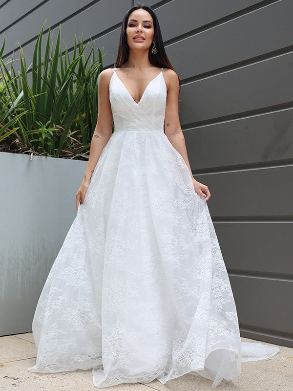 Vestidos de novia de corte A/princesa, con encaje, fruncido, escote en V, sin mangas y cola larga