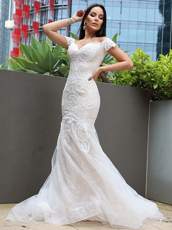 Vestidos de novia de corte trompeta/sirena con apliques de tul, hombros descubiertos, sin mangas y cola larga