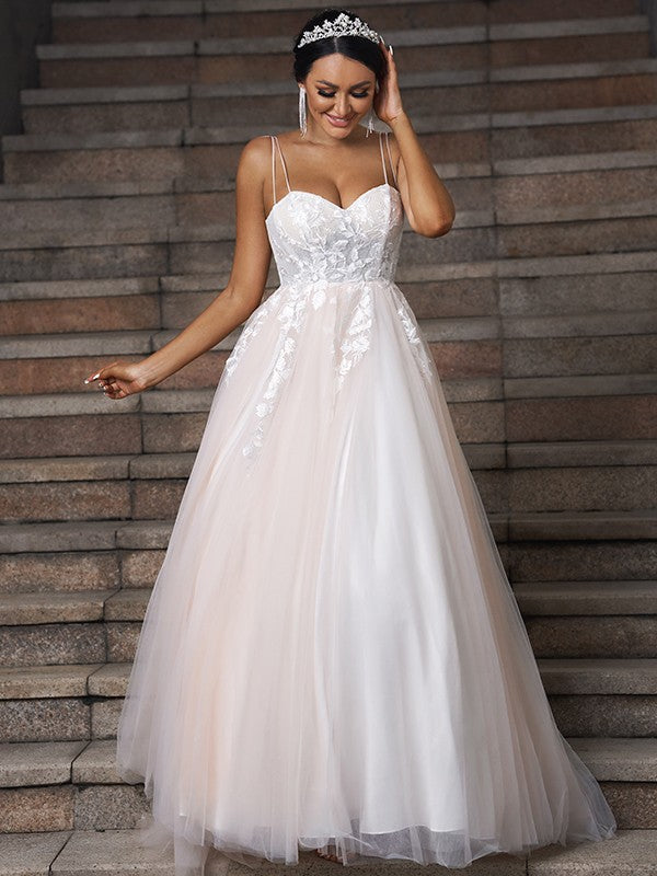 Vestidos de novia de corte A/princesa con apliques de tul, escote corazón, sin mangas y cola larga