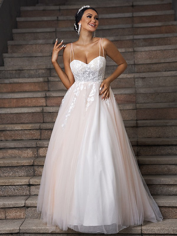 Vestidos de novia de corte A/princesa con apliques de tul, escote corazón, sin mangas y cola larga