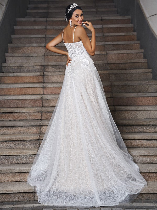 Vestidos de novia de corte A/princesa con apliques de encaje, escote en V, sin mangas y cola larga