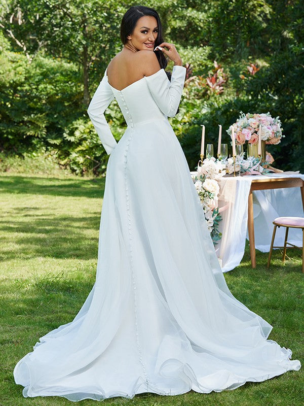 Vestidos de novia de corte A/princesa, de tul, con volantes, hombros descubiertos, mangas largas y cola larga