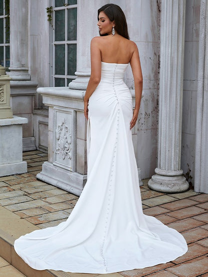Vestidos de novia de corte tubo/columna, de crepé elástico, fruncido, escote corazón, sin mangas y con cola larga