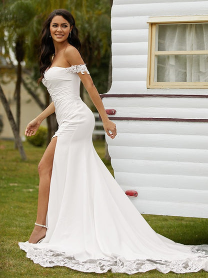 Vestidos de novia con escote tubo/columna, de crepé elástico, encaje, hombros descubiertos, sin mangas y cola catedral