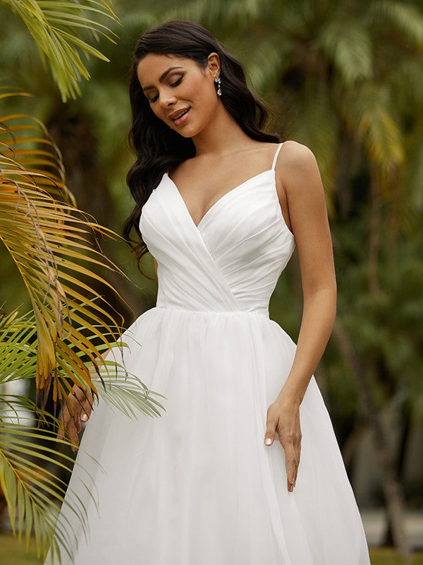 Vestidos de novia de satén con volantes, escote en V, sin mangas y cola larga