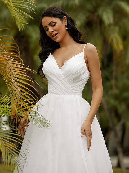 Vestidos de novia de satén con volantes, escote en V, sin mangas y cola larga